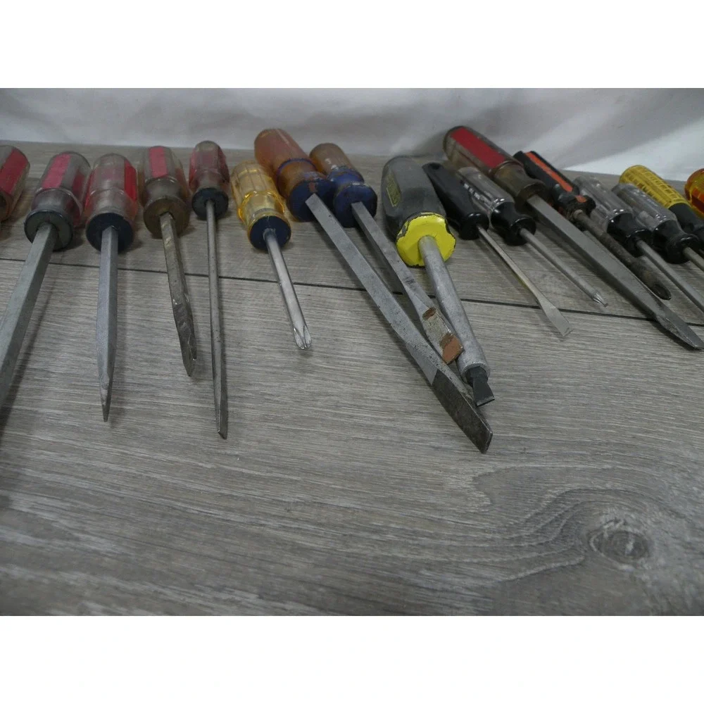 Large Lot of  Mixed Screwdrivers Stanley & Various Brands Flathead Phillips
